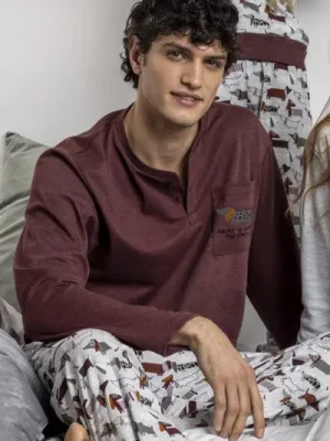 Pijama de Hombre Admas de Invierno con Camiseta Granate de Manga Larga y Pantalón Estampado de Perros – Suavidad, Estilo y Comodidad para Tus Noches Más Cálidas 🌙🐶 modelo 63798